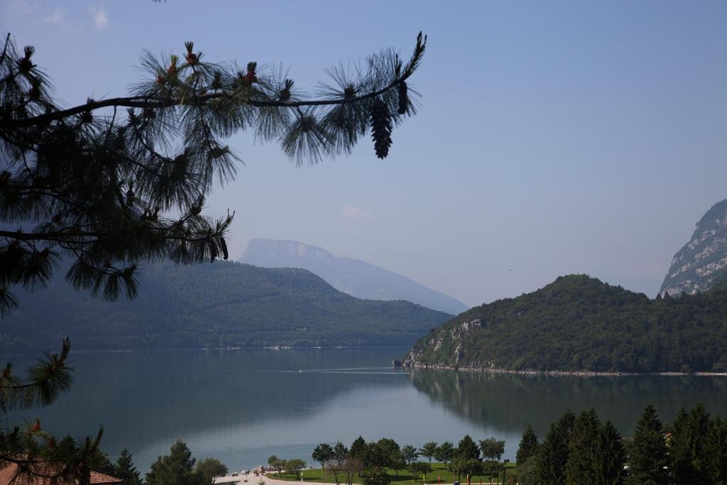 Hotel Miralago Wellness - Adults Only Мольвено Экстерьер фото